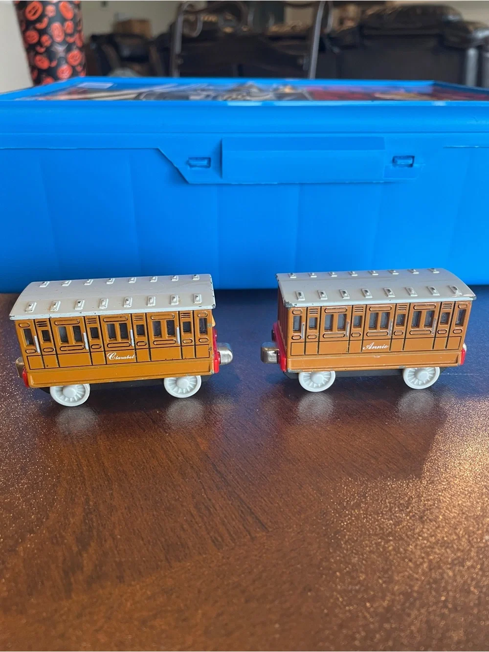Thomas The Train discast  metal and plastic, train cars Annie & Clarabel